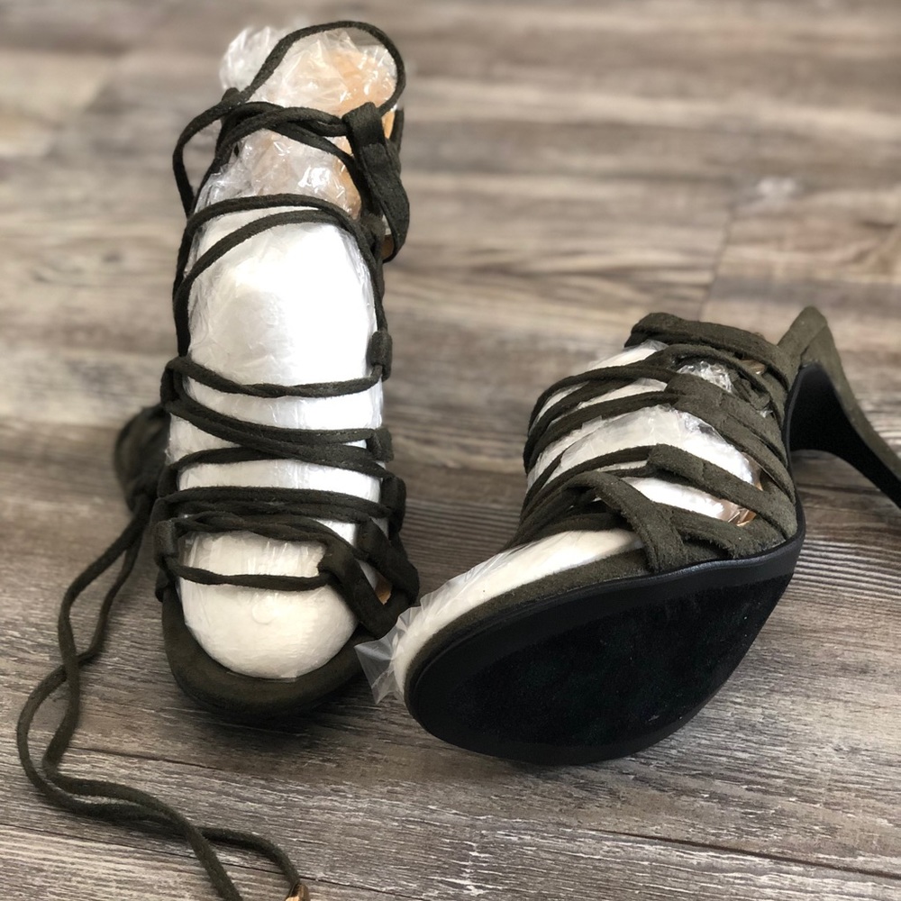 Heels - Picture 4 of 5